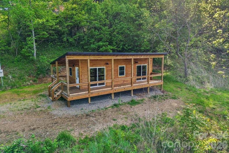 137 Red Maple Ln, Burnsville, NC 28714