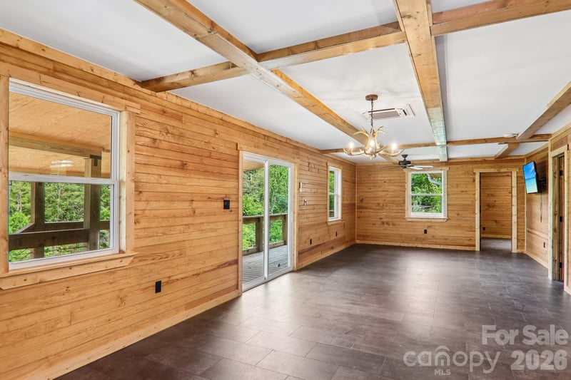 137 Red Maple Ln, Burnsville, NC 28714