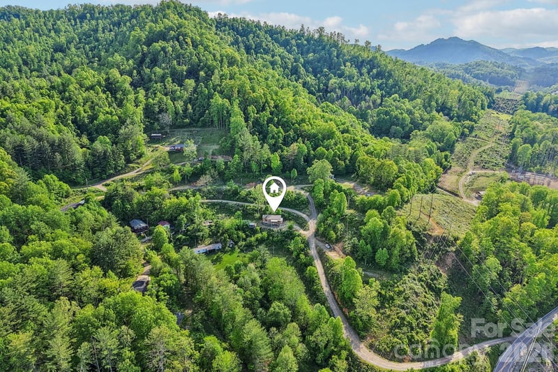 137 Red Maple Ln, Burnsville, NC 28714