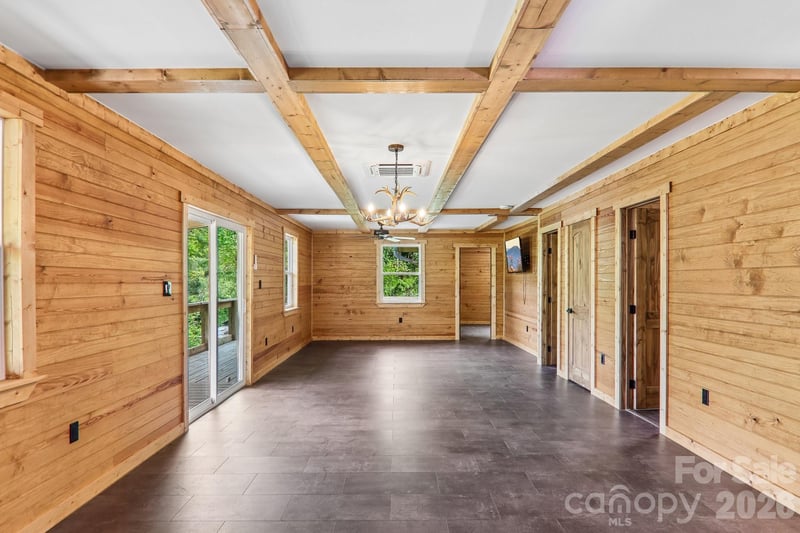 137 Red Maple Ln, Burnsville, NC 28714