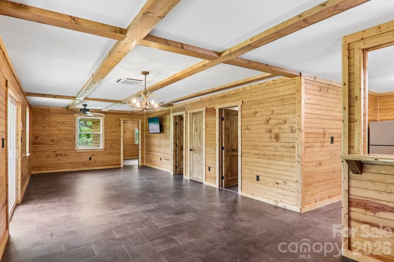 137 Red Maple Ln, Burnsville, NC 28714