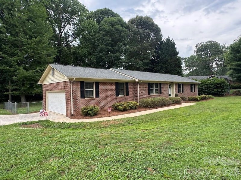 9409 Wedgewood Dr, Huntersville, NC 28078