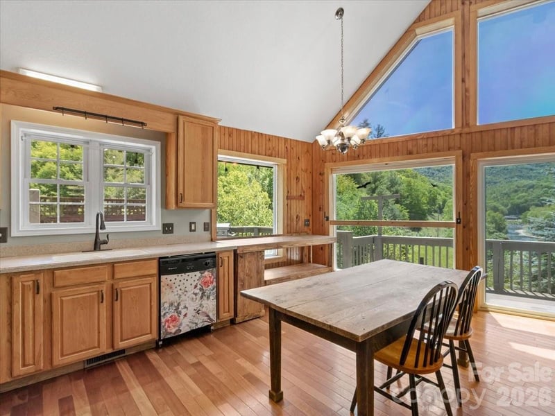 7714 State Highway 197 Hw, Green Mountain, NC 28740