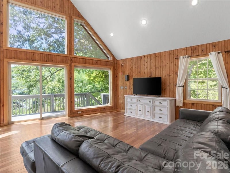 7714 State Highway 197 Hw, Green Mountain, NC 28740