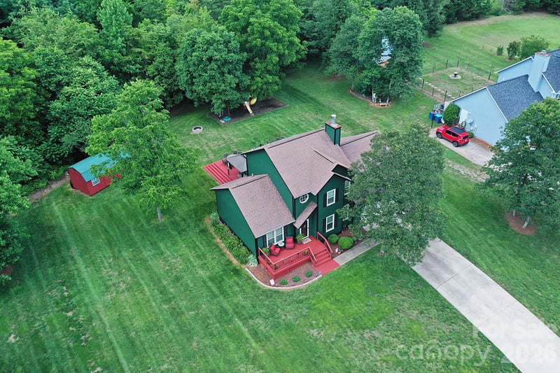 5438 Winding Oak Dr, Hickory, NC 28602
