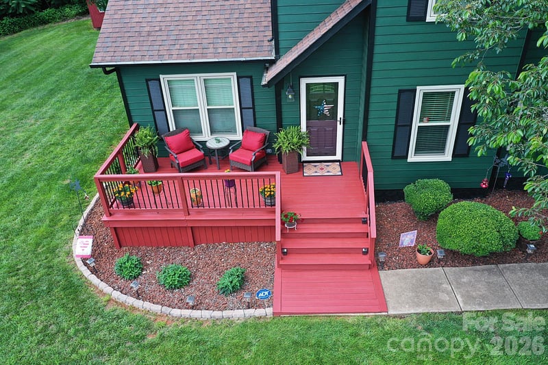 5438 Winding Oak Dr, Hickory, NC 28602