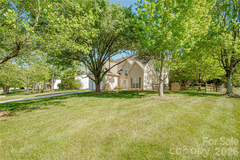 1621 Mountain Ashe Ct, Matthews, NC 28105