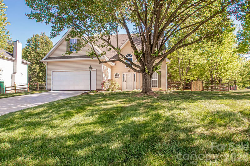 1621 Mountain Ashe Ct, Matthews, NC 28105