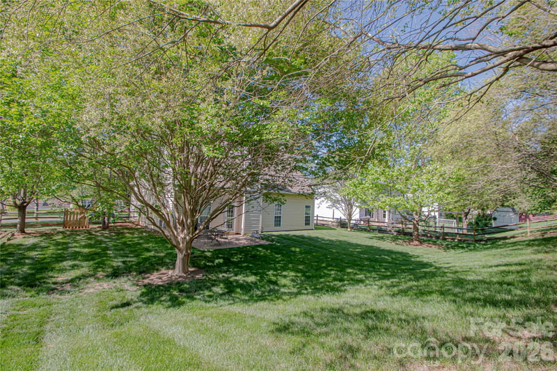 1621 Mountain Ashe Ct, Matthews, NC 28105