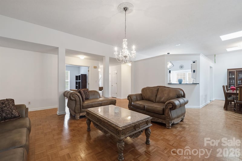 9426 Cantle Dr, Charlotte, NC 28216