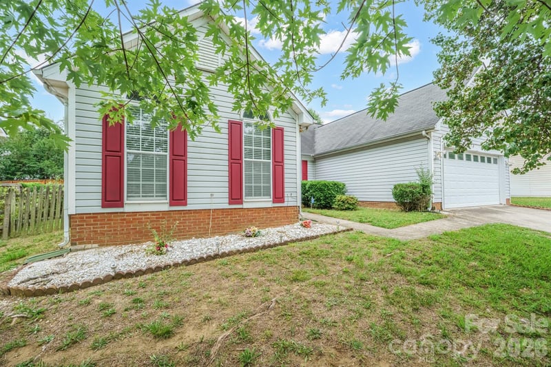 9426 Cantle Dr, Charlotte, NC 28216