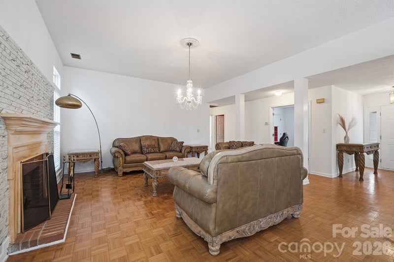 9426 Cantle Dr, Charlotte, NC 28216
