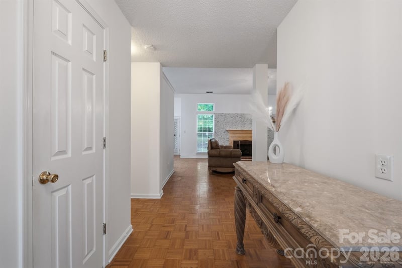 9426 Cantle Dr, Charlotte, NC 28216