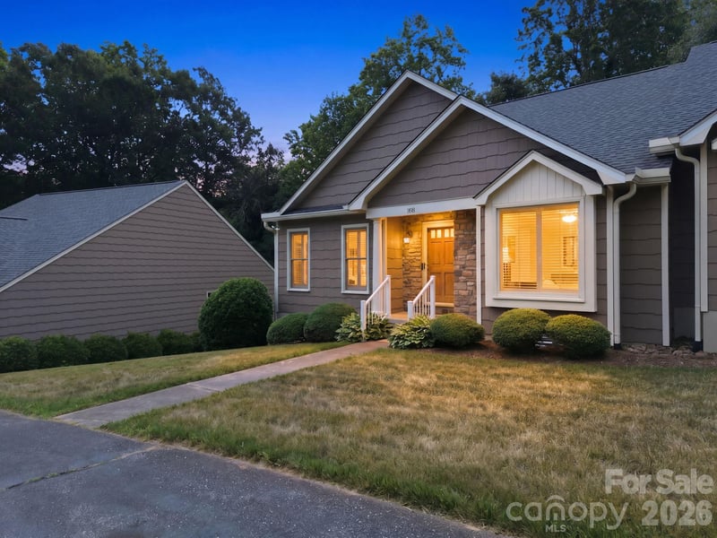 188 39th Avenue Ct, Hickory, NC 28601
