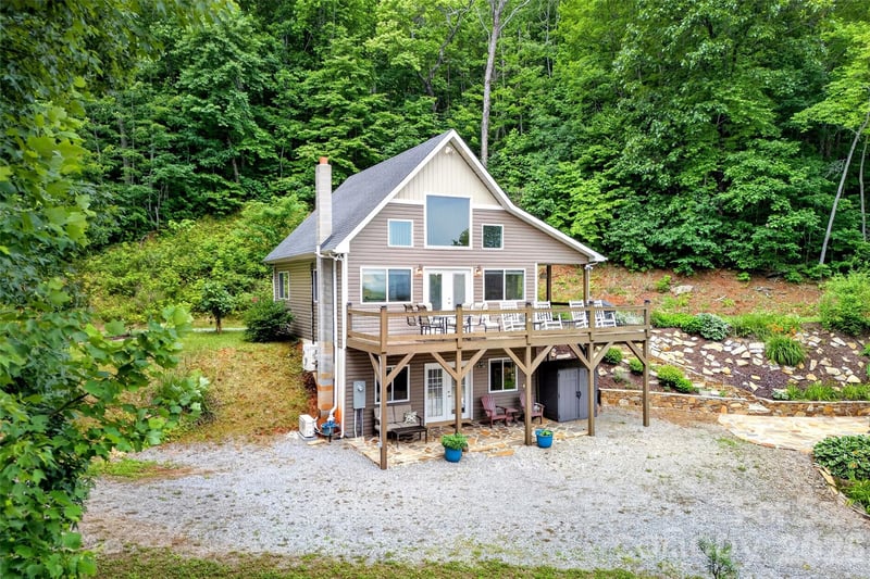 696 Hickory Nut Hl, Old Fort, NC 28762