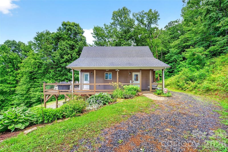 696 Hickory Nut Hl, Old Fort, NC 28762
