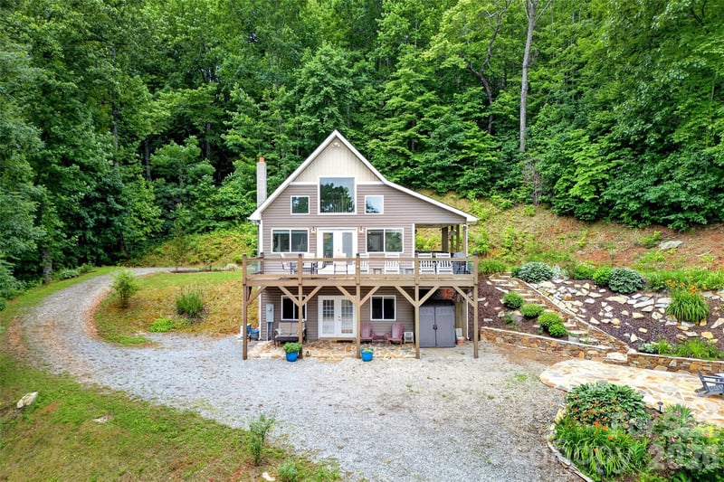 696 Hickory Nut Hl, Old Fort, NC 28762