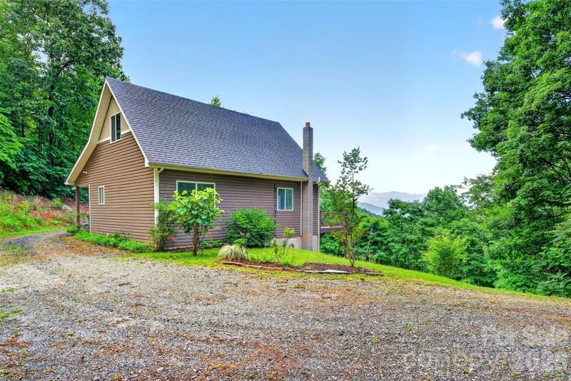 696 Hickory Nut Hl, Old Fort, NC 28762
