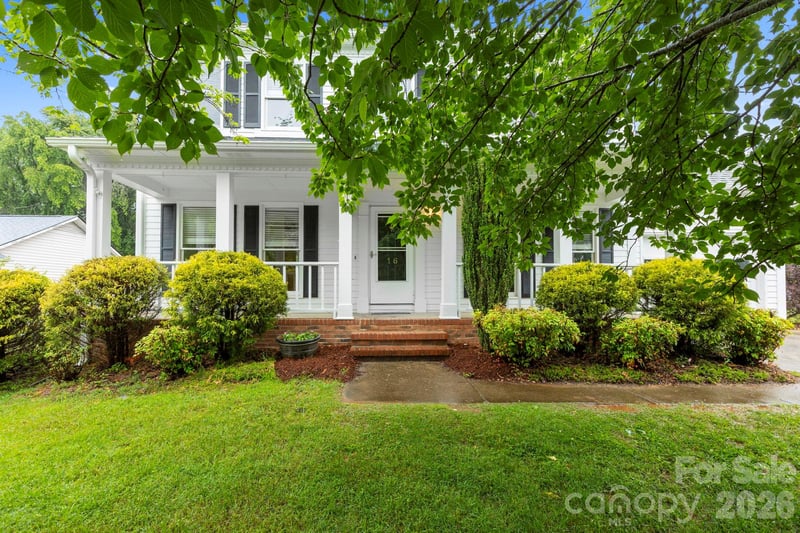 16 Trappers Run Dr, Asheville, NC 28805