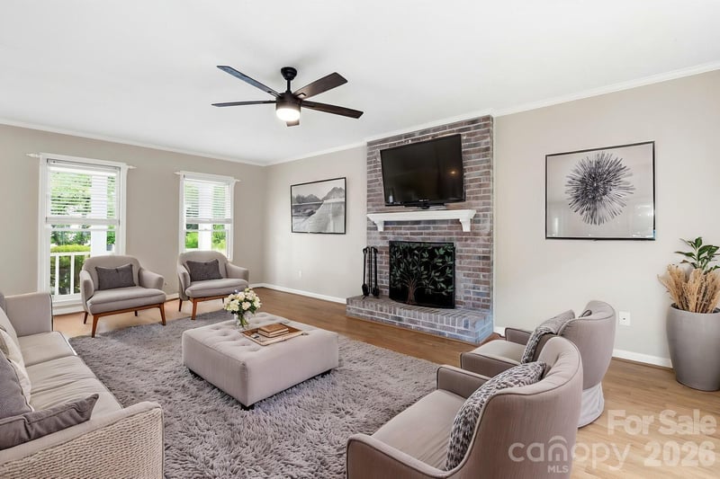 16 Trappers Run Dr, Asheville, NC 28805
