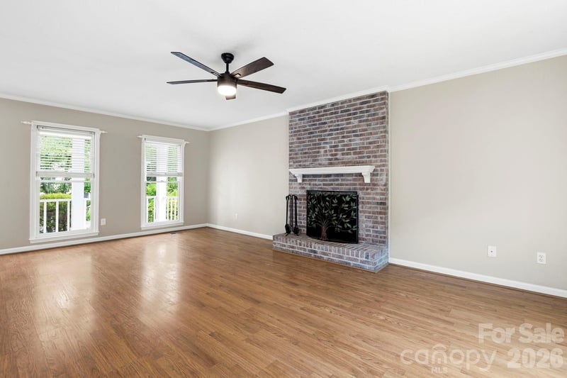 16 Trappers Run Dr, Asheville, NC 28805