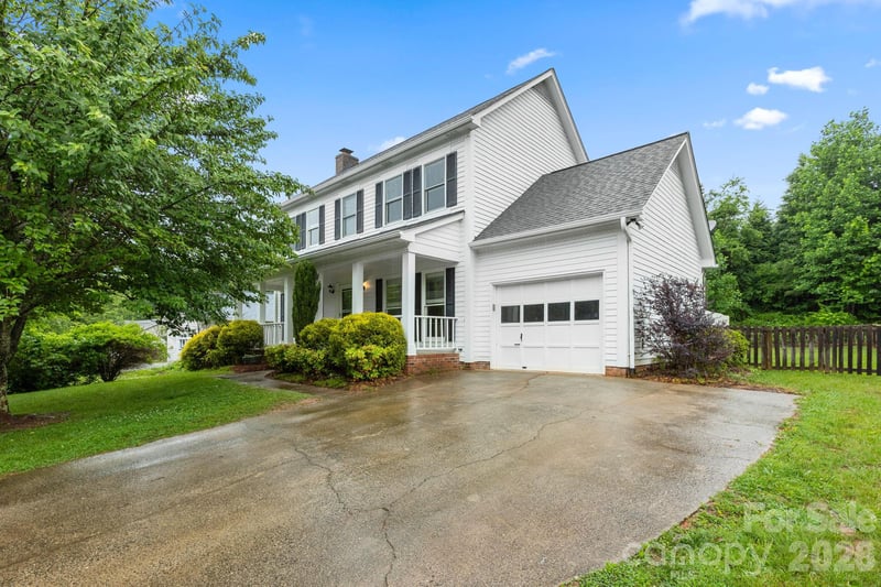 16 Trappers Run Dr, Asheville, NC 28805