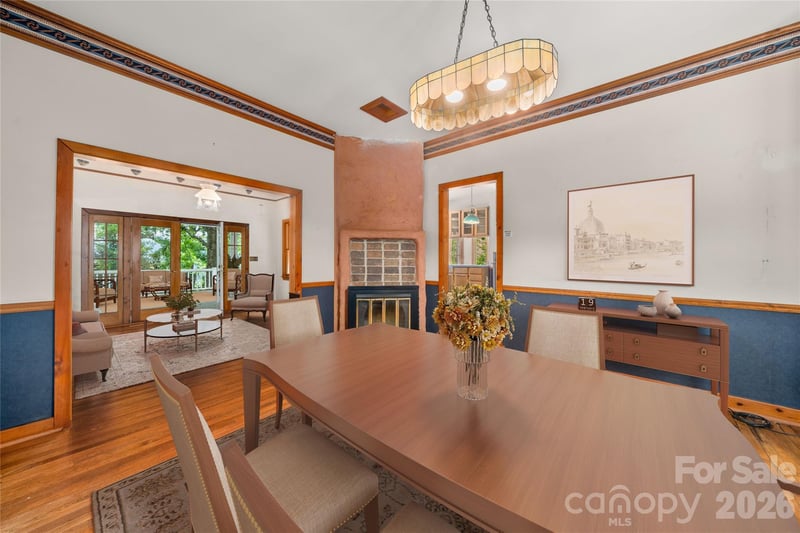 32 Delano Rd, Asheville, NC 28805
