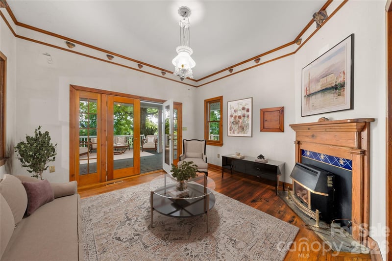 32 Delano Rd, Asheville, NC 28805