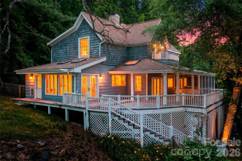 32 Delano Rd, Asheville, NC 28805