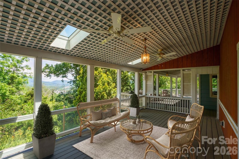 32 Delano Rd, Asheville, NC 28805