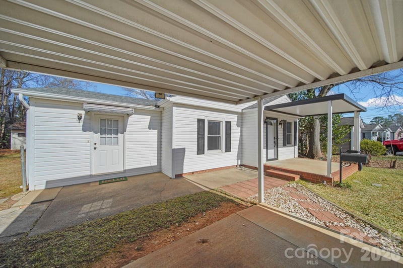 211 9th St, Belmont, NC 28012