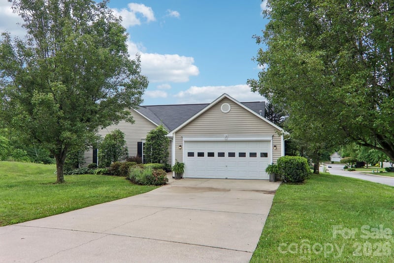12 Wineberry Ct, Fletcher, NC 28732