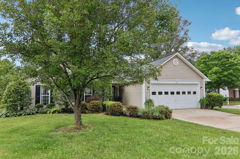12 Wineberry Ct, Fletcher, NC 28732