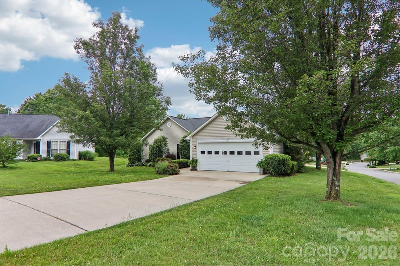 12 Wineberry Ct, Fletcher, NC 28732