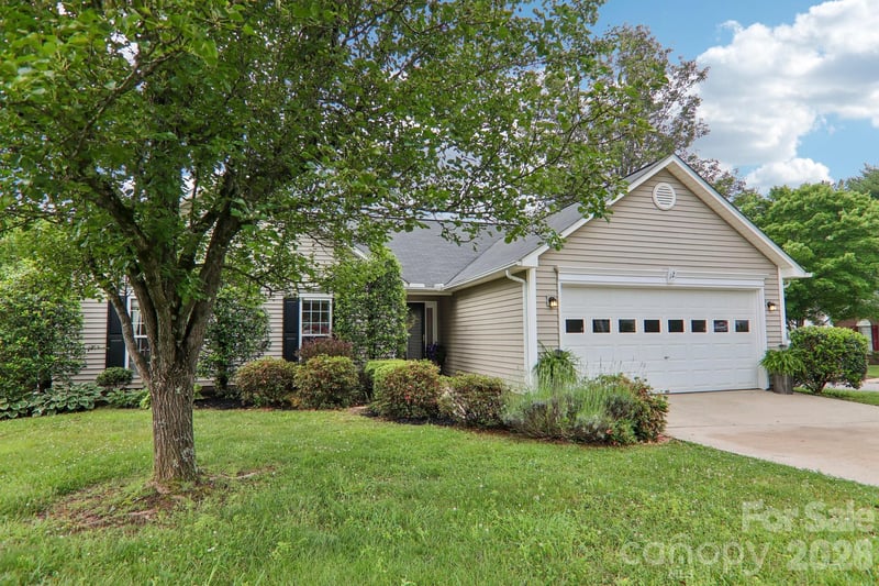 12 Wineberry Ct, Fletcher, NC 28732