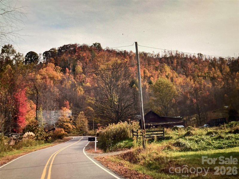 Prices Creek Rd, Burnsville, NC 28714