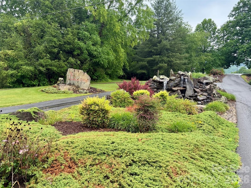 35 Talon Ct, Waynesville, NC 28786