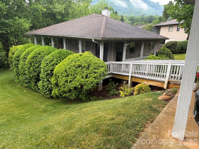 35 Talon Ct, Waynesville, NC 28786