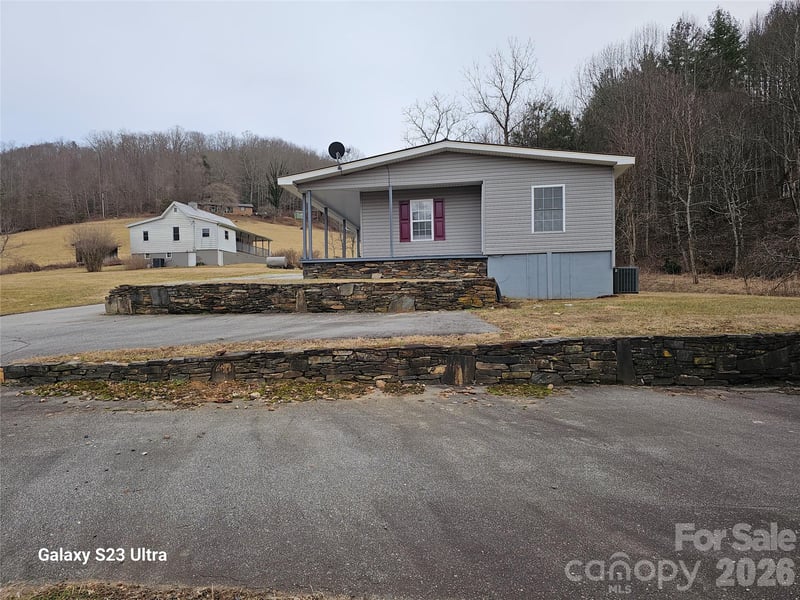 656 Water St, Bakersville, NC 28705