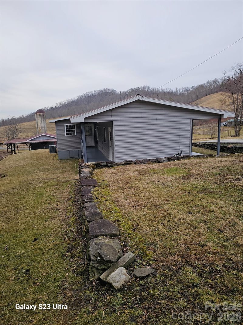 656 Water St, Bakersville, NC 28705