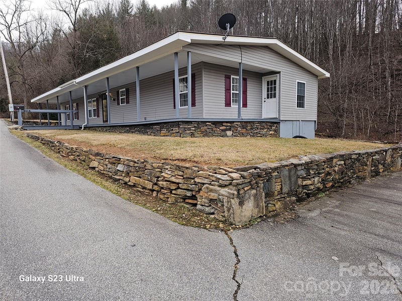 656 Water St, Bakersville, NC 28705