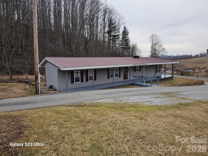 656 Water St, Bakersville, NC 28705