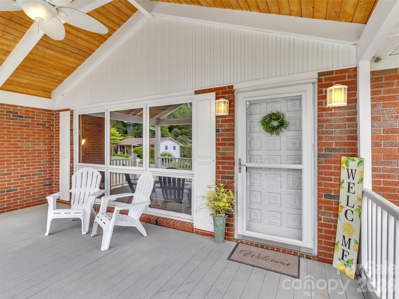 104 Beaverdam Heights Dr, Canton, NC 28716