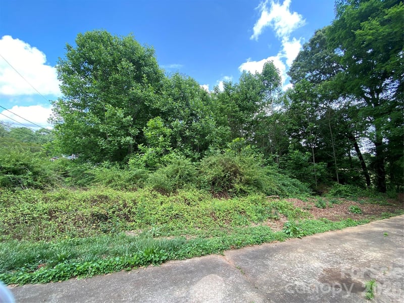 2061 Colonial Ln #17/E, Hickory, NC 28601