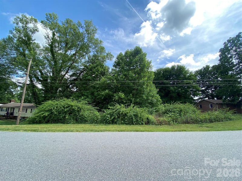 2061 Colonial Ln #17/E, Hickory, NC 28601