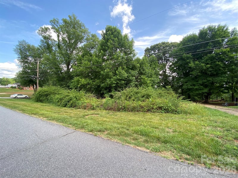 2061 Colonial Ln #17/E, Hickory, NC 28601
