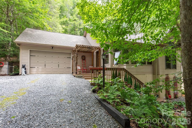 132 Rumbling Bald Rd, Lake Lure, NC 28746