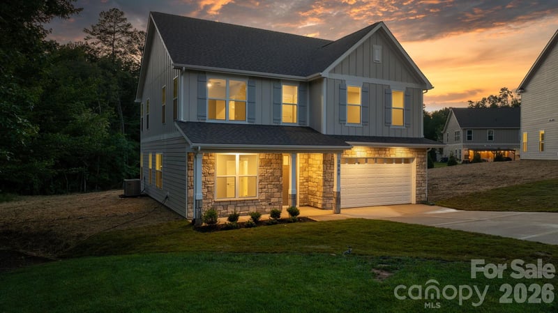 3869 12th Street Ct, Hickory, NC 28601
