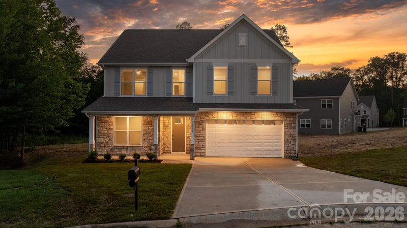 3869 12th Street Ct, Hickory, NC 28601