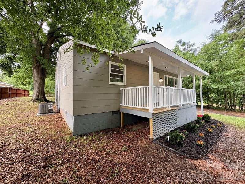 435 Club Dr, Gastonia, NC 28054